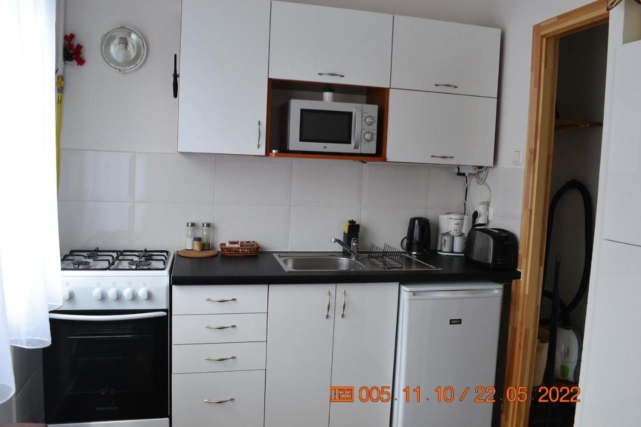 Sziget Apartman Еґер Екстер'єр фото